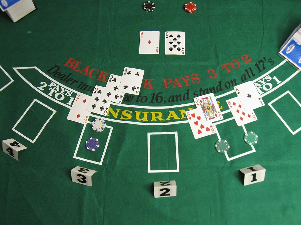 blackjack en vivo mexico cripto - mano de blackjack sobre el paño