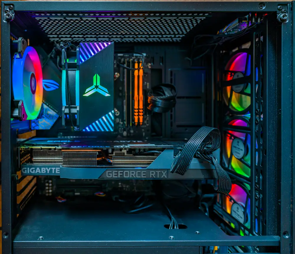 términos y privacidad - interior de una PC gamer