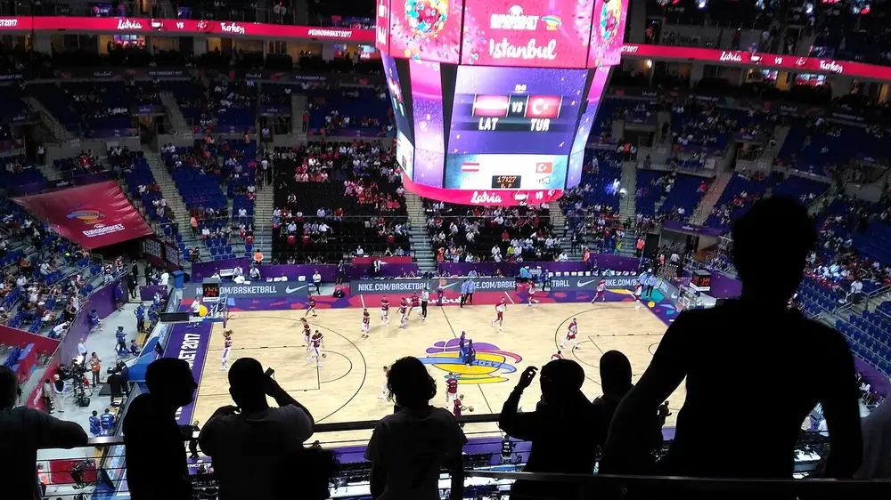 interior de una arena deportiva