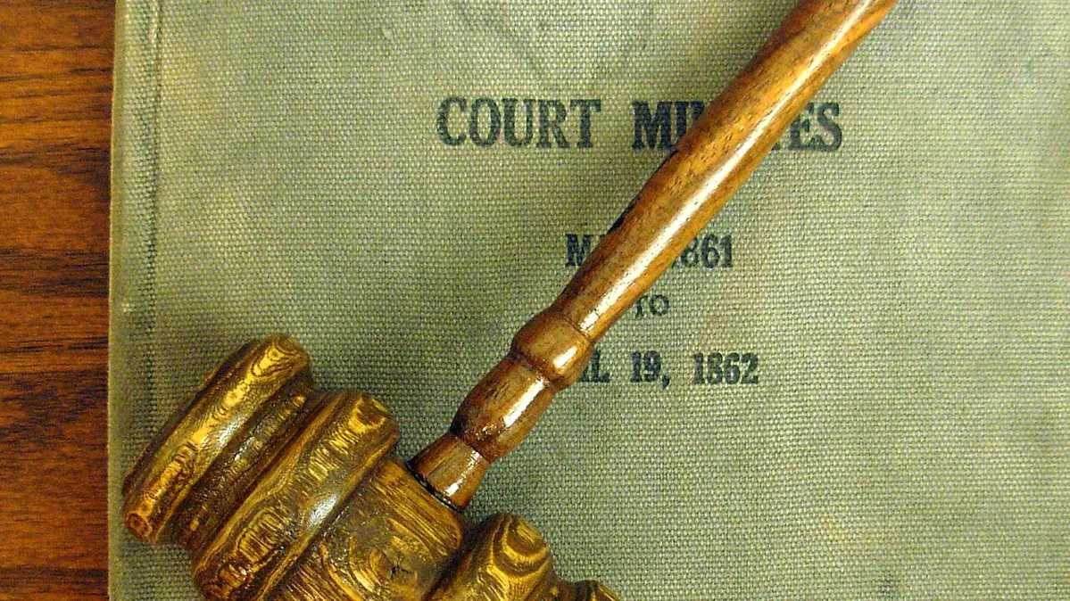 Judge gavel - es legal apostar con cripto en mexico