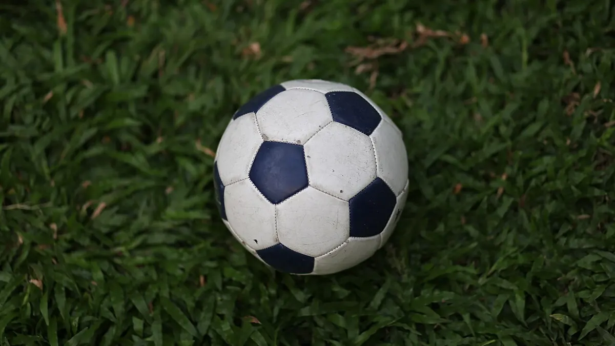Football on a pitch - apuestas final liga mx